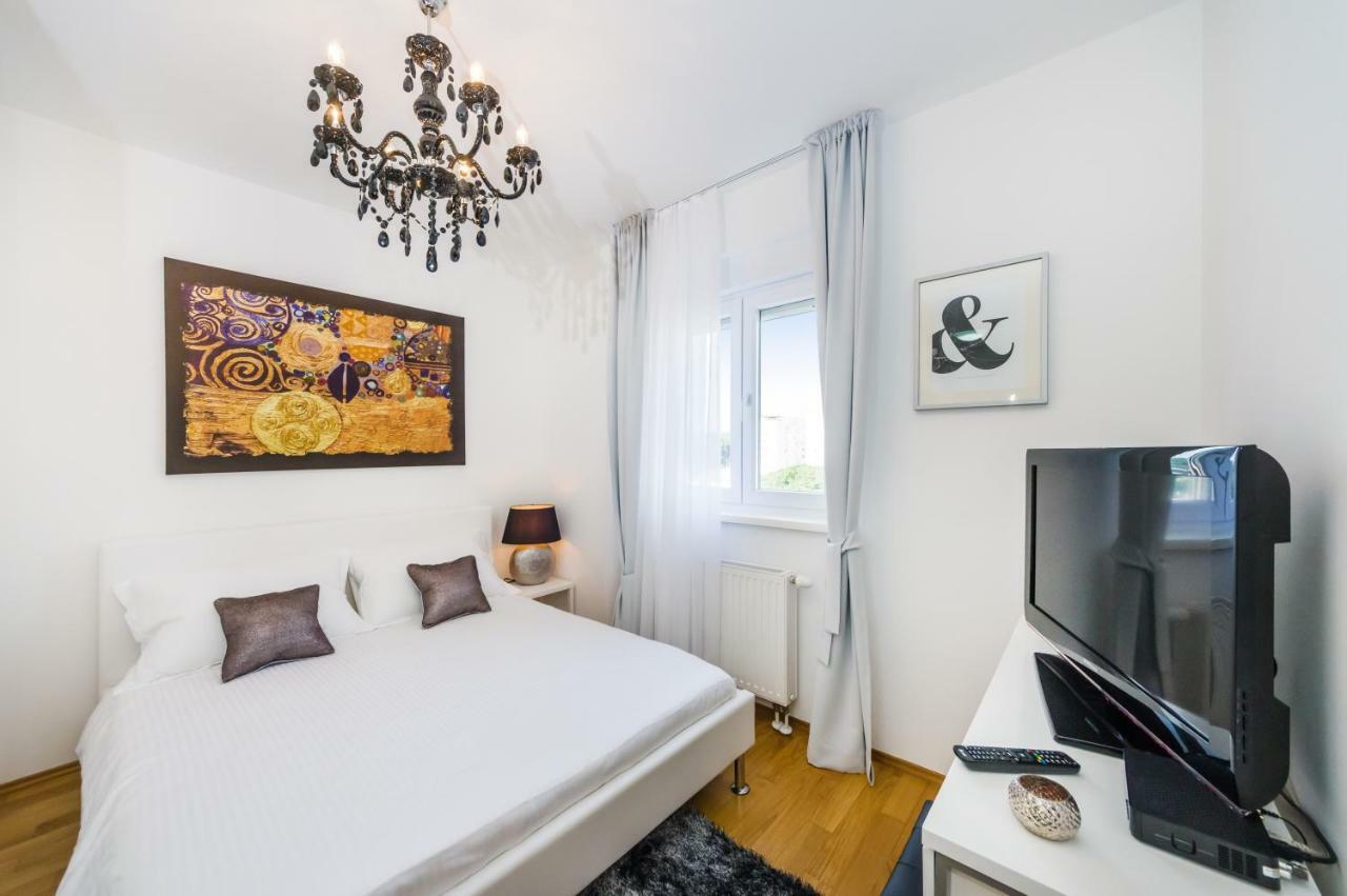 Studio Apartment K & K With Free Garage 扎达尔 外观 照片